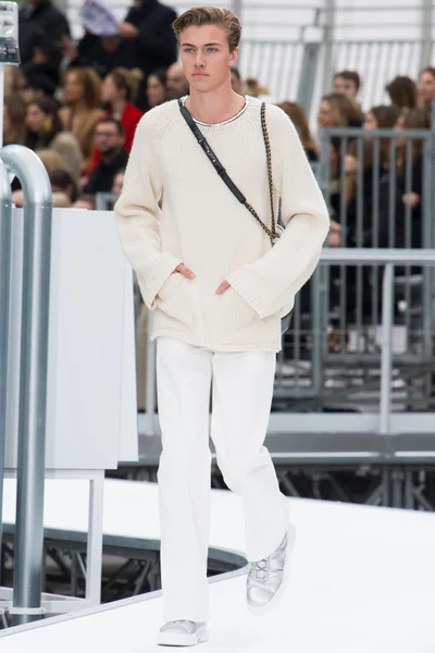 Look 44